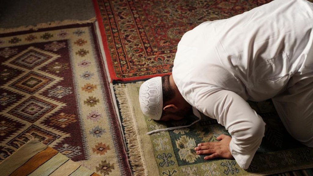 Sholat Qobliyah Subuh Dikerjakan Sebelum atau Sesudah Adzan?