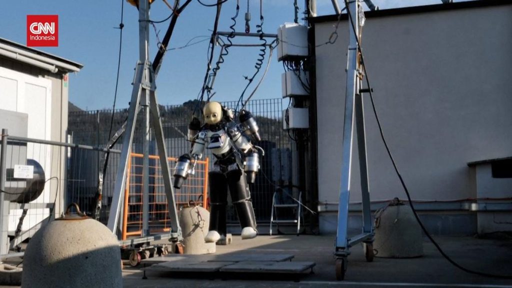 Robot Humanoid AI iRonCub3 Terbang Perdana Pakai Jetpack